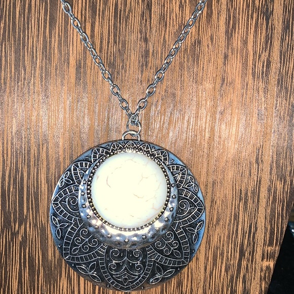 Turquoise long pendant necklace - Picture 1 of 9